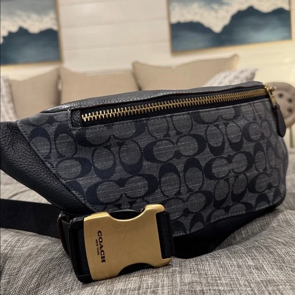 Coach Warren Signature Chambray Pebbled Leather Navy Belt Bag Fanny Pack - Picture 3 of 17